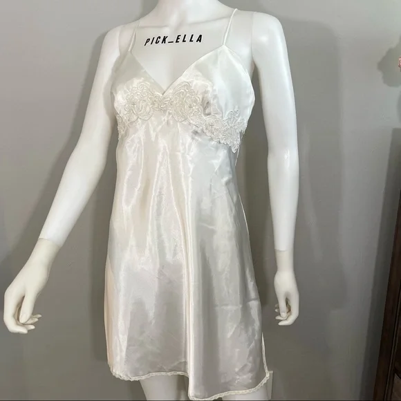 M VS Victoria’s Secret Vintage Embellished Perl White Satin Bride Slip and Robe - Picture 4 of 13